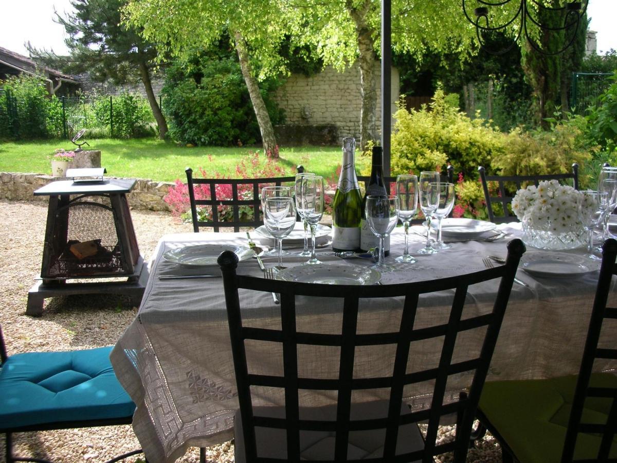 Les Coindries Villa Faye-la-Vineuse Exterior photo