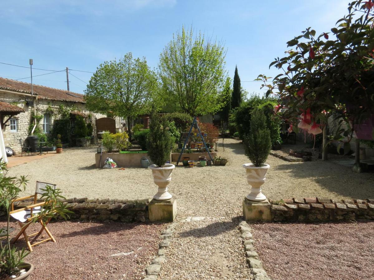 Les Coindries Villa Faye-la-Vineuse Exterior photo